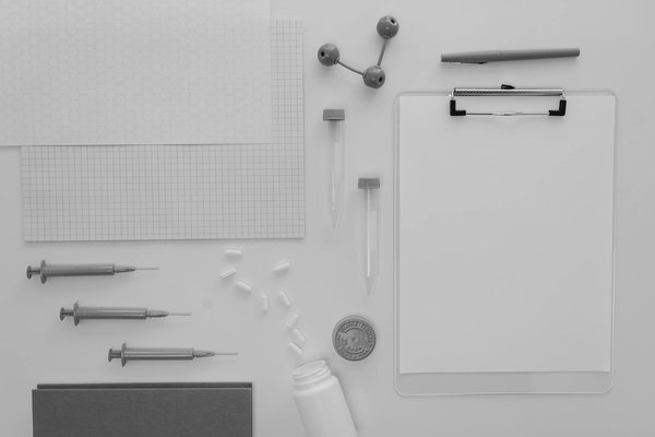 Grossesse et pousse d'acné : ce qu'en disent les dermatologues